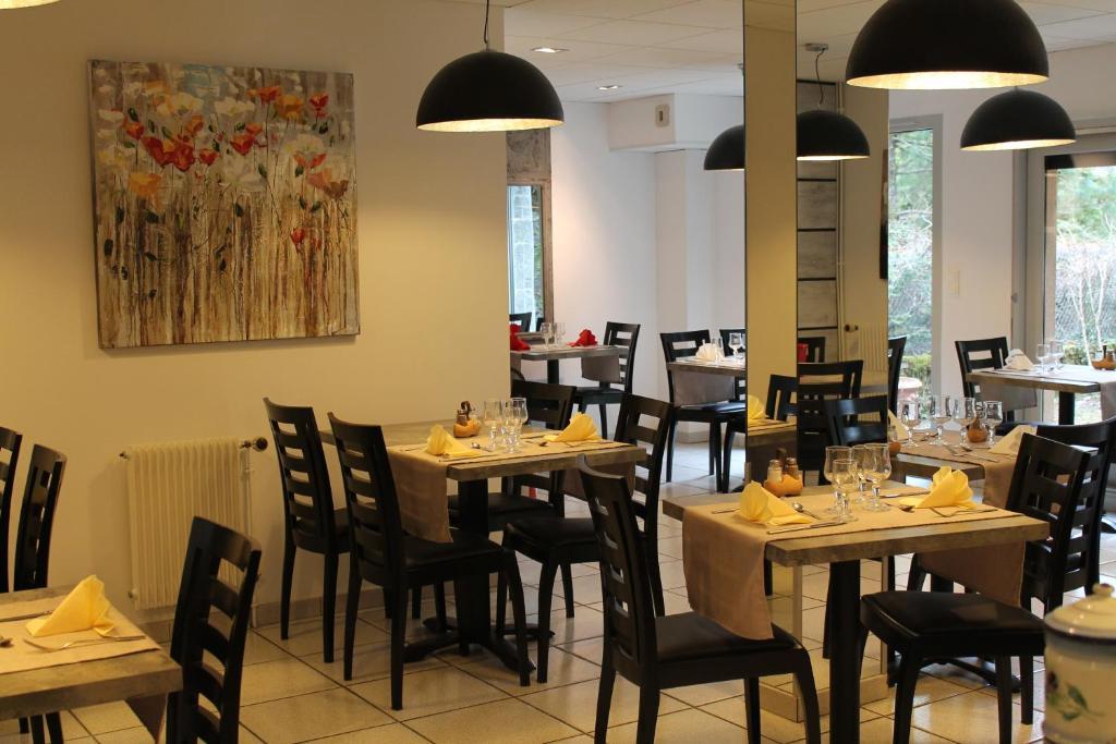 Hotel Restaurant Aux Genets D'Or Mandailles-Saint-Julien Bagian luar foto