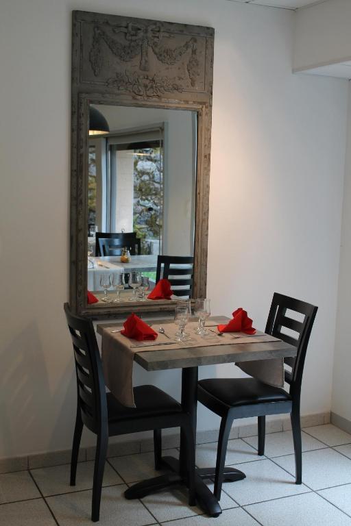 Hotel Restaurant Aux Genets D'Or Mandailles-Saint-Julien Bagian luar foto
